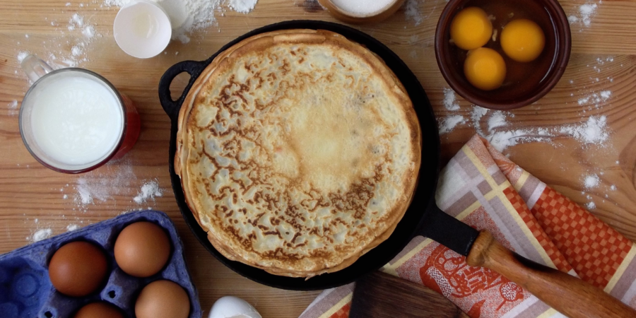 Ricotta Pancakes With Mixed Berries & Vanilla Yoghurt